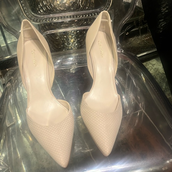 Calvin Klein Shoes - New Calvin Klein pumps